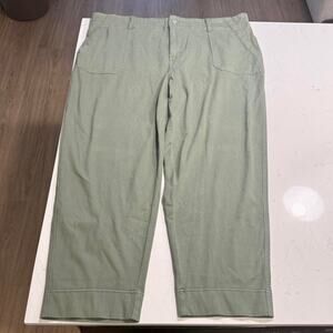 Green crop pants